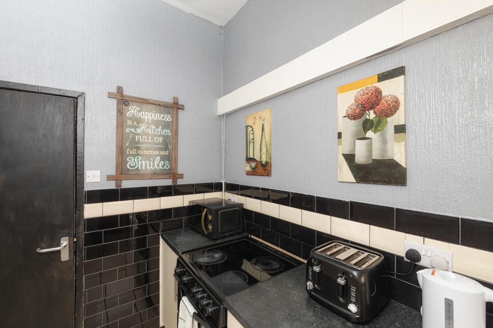 Newcastle City Centre Super Spacious Town House Free Parking And Wi-Fi Bagian luar foto